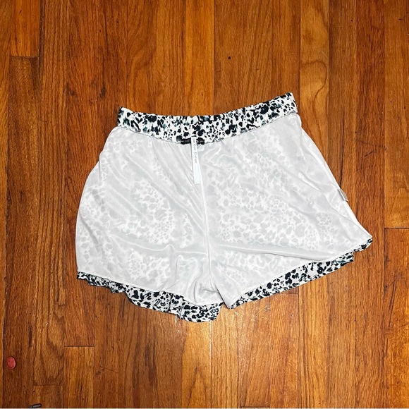 paper doll White and Black Leopard Print Elastic-Waist Athletic Shorts - Picture 3 of 5